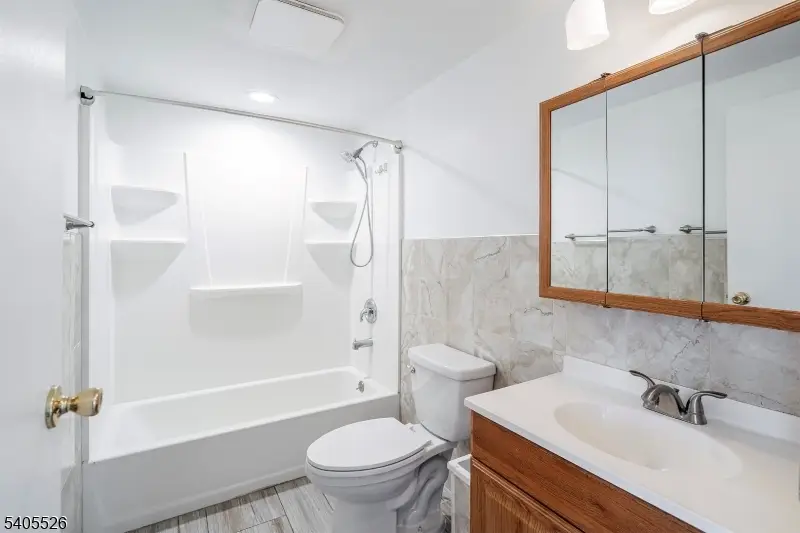 5 Deer Run Dr, High Bridge, NJ 08829 - Image #3