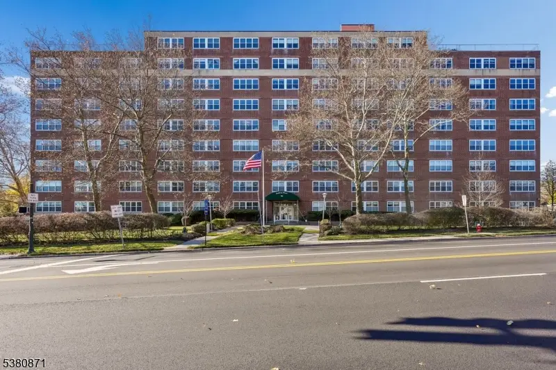 926 Bloomfield Ave #5B, Glen Ridge, NJ 07028 - Image #1