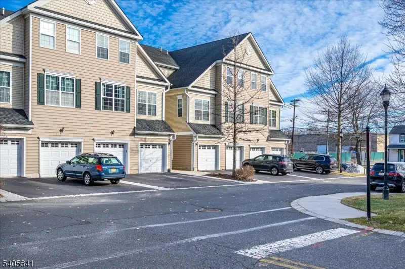 9 Swing Bridge Ln, South Bound Brook, NJ 08880 - Image #2