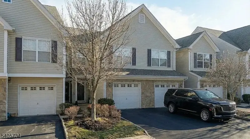 136 Mountainside Dr, Pompton Lakes, NJ 07442 - Image #2