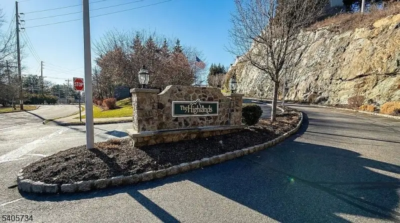 136 Mountainside Dr, Pompton Lakes, NJ 07442 - Image #3