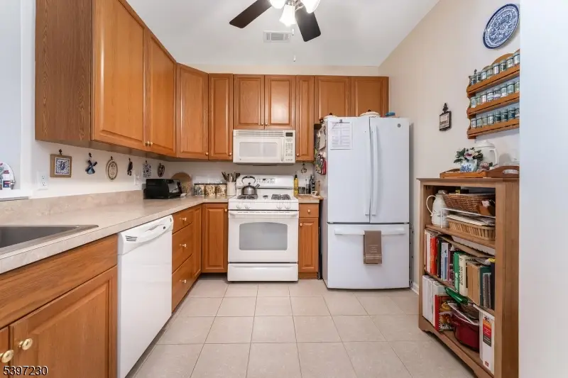 5019 Brookfield Glen Dr, Brookfield, NJ 07823 - Image #2