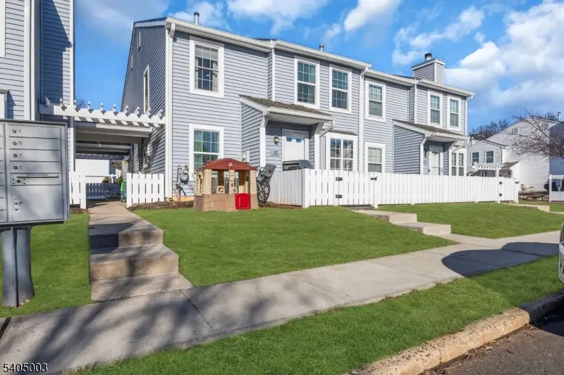 82 Almond Dr, Franklin Township, NJ 08873 - Image #3