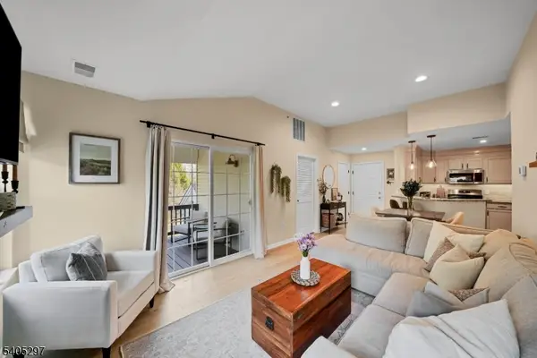 654 Honeybrook Cir, Lopatcong Twp., NJ 08886