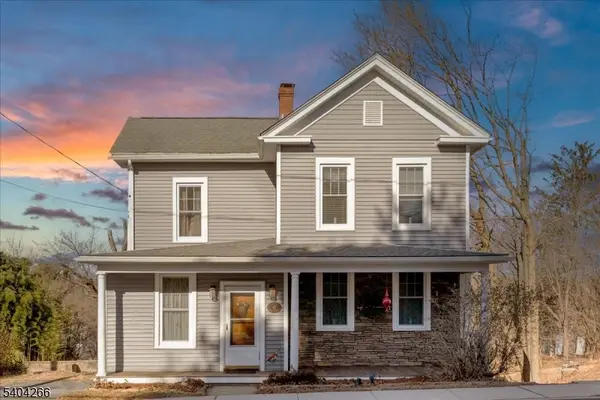 42 Main St, Hampton Boro, NJ 08827