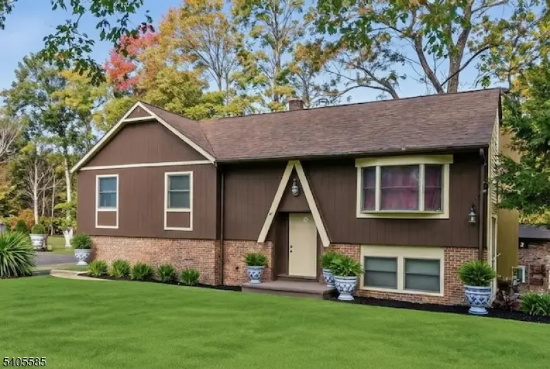 17 Brookwood Dr, Byram Center, NJ 07874 - Image #1