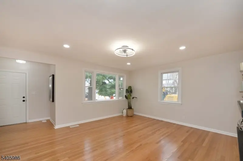 16 Liberty St, Little Ferry, NJ 07643 - Image #3