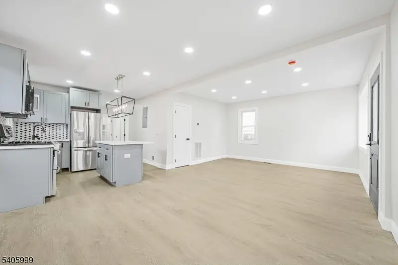 16 Grey Rock Ave, Singac, NJ 07424 - Image #3