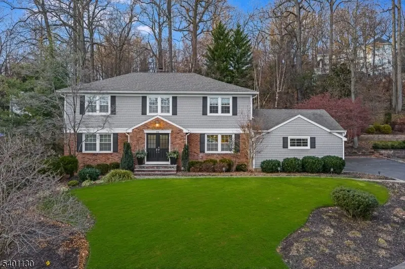 986 Chimney Ridge Dr, Springfield, NJ 07081 - Image #1