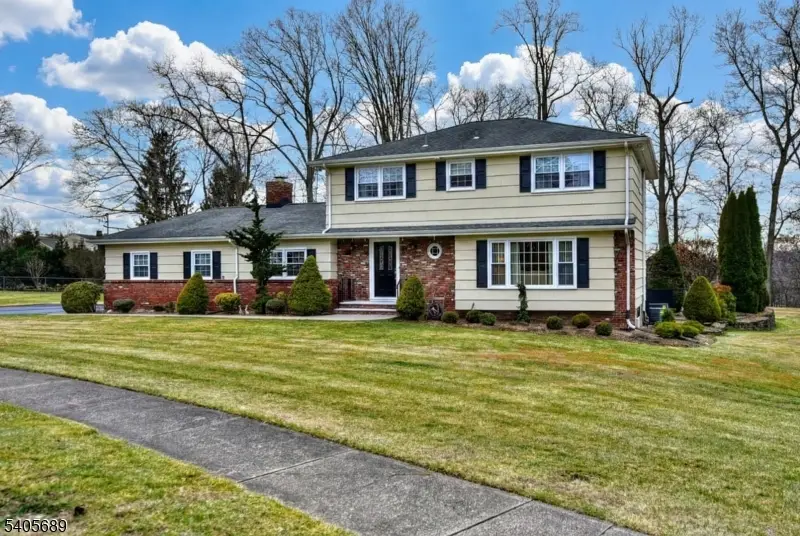 237 Glenwood Dr, North Haledon, NJ 07508 - Image #1