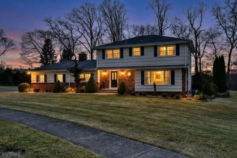 237 Glenwood Dr, North Haledon, NJ 07508 - Image #2