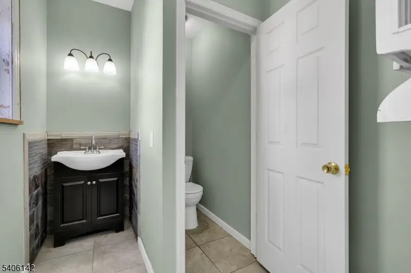 647 Scotland Rd, Orange, NJ 07050 - Image #2