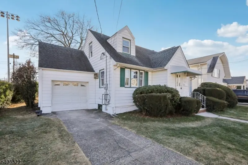 72 Washington Ave, Elmwood Park, NJ 07407 - #2