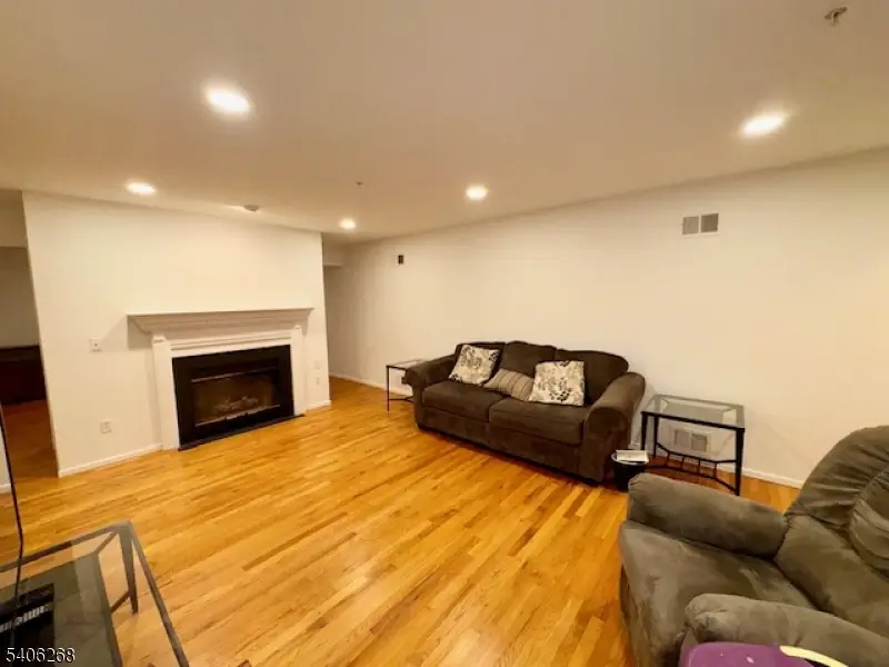 10 Larkin Cir #10, West Orange, NJ 07052 - Image #3