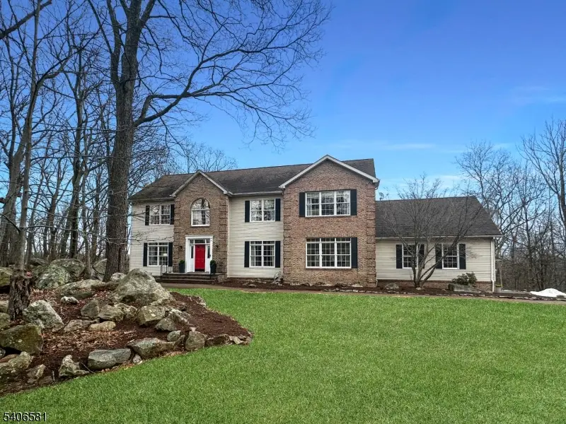 16 Gary Ct, Mount Olive, NJ 07836 - Image #2