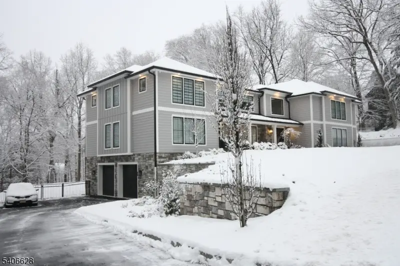 315 Freemans Ln, Franklin Lakes, NJ 07417 - Image #2