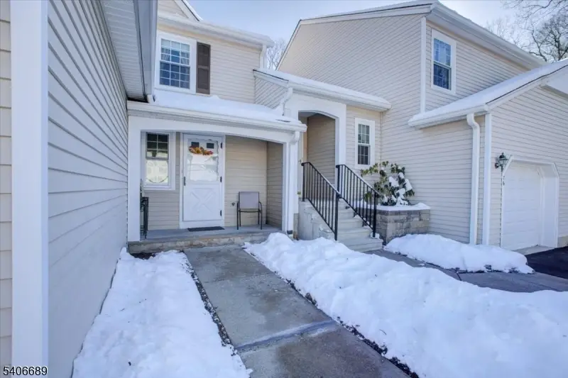 78 Carriage Ln, Newton, NJ 07860 - Image #2