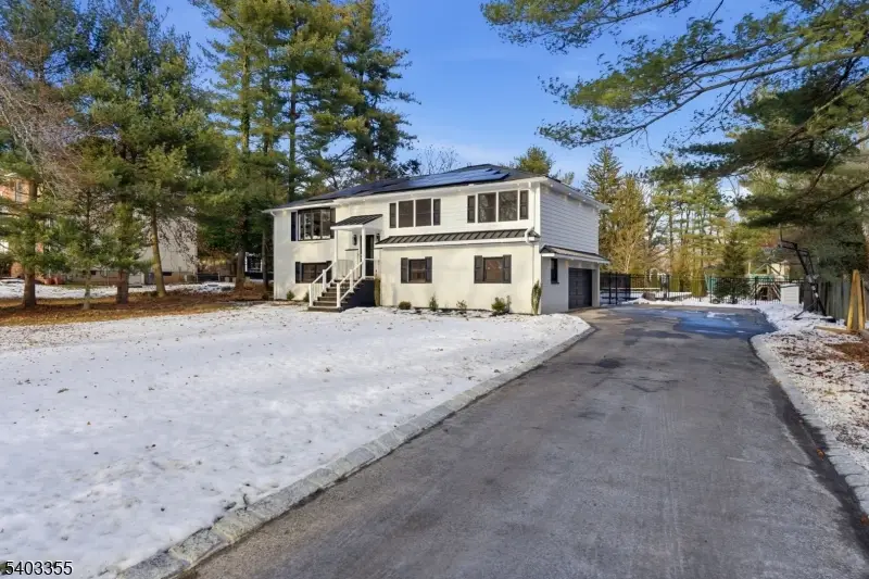 1231 Sunnyfield Ln, Scotch Plains, NJ 07076 - Image #2