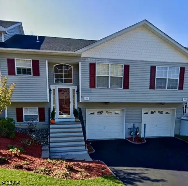 25 Oak Point Dr, Hamburg, NJ 07419 - Image #1
