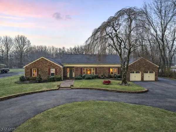 402 Main St, Manalapan Twp., NJ 07726