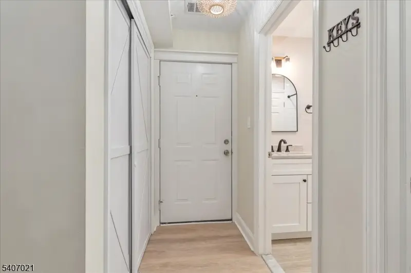 309 Stratford Pl, Martinsville, NJ 08805 - Image #2