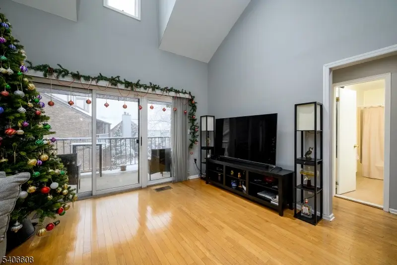 900 Valley Rd #D1O, Clifton, NJ 07013 - Image #2