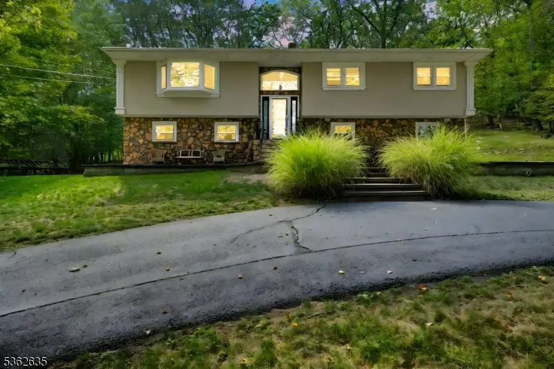 11 Glenbourne Dr, Boonton Township, NJ 07005 - Image #2