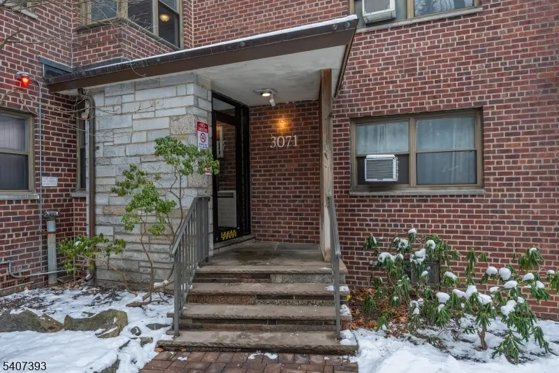 3071 Edwin Ave #2F, Fort Lee, NJ 07024 - Image #1