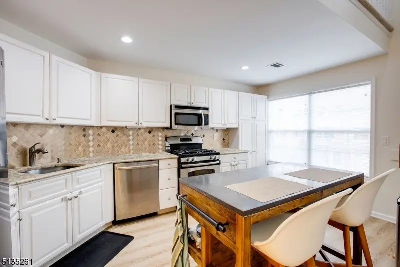 24 Davenport Pl, Morris, NJ 07960 - Image #2