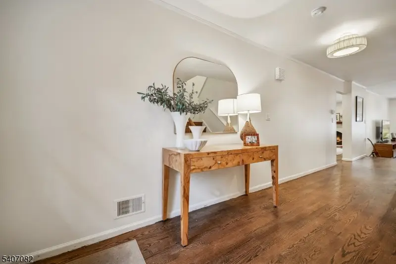 6 Hampshire Dr, Mendham, NJ 07945 - Image #2