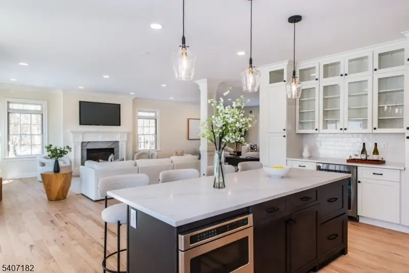 19 West Dr, Fairfield, NJ 07004 - Image #2