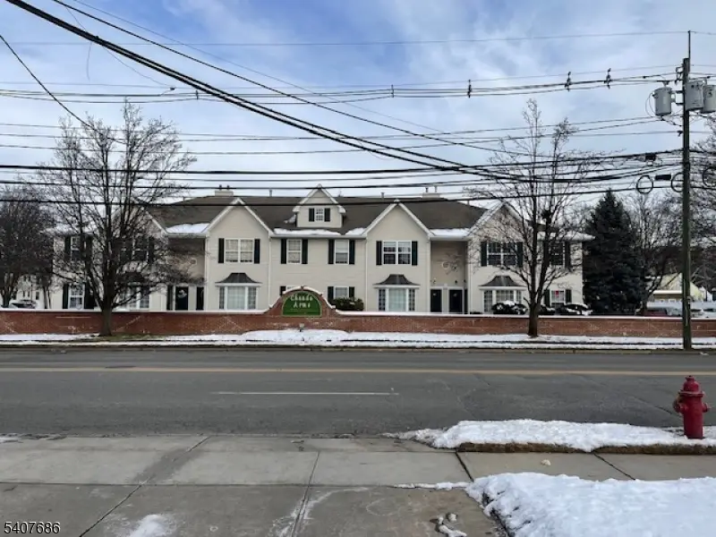 35 Chanda Ct, Clifton, NJ 07012 - Image #1