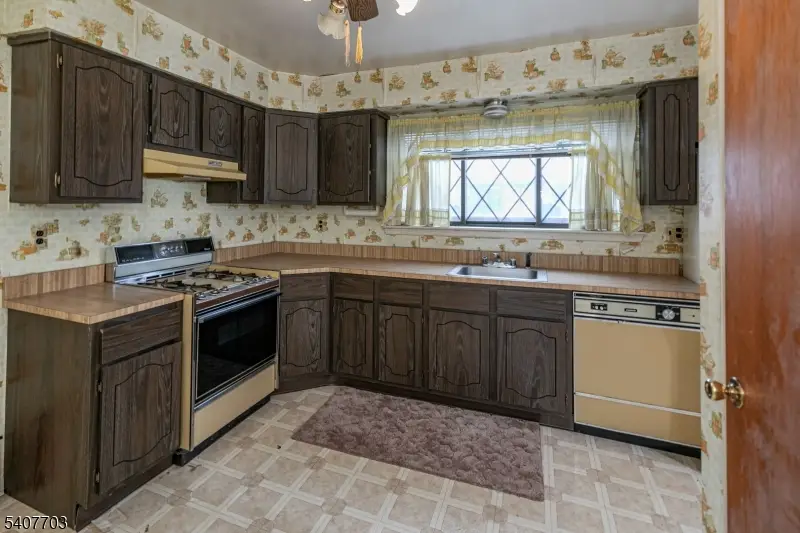 136 Wildflower Ln, Hillsborough, NJ 08844 - Image #3