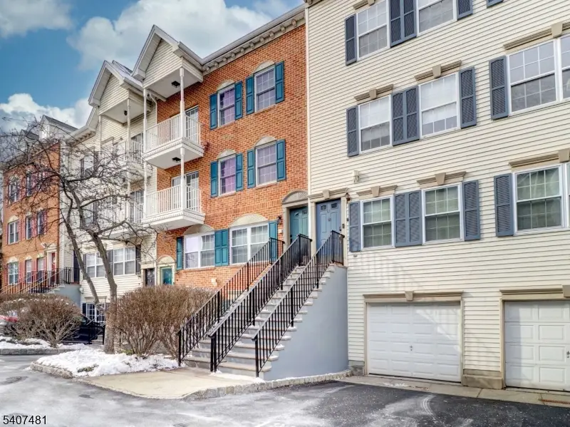 42 Krueger Ct, Newark, NJ 07103 - Image #2