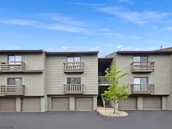 409 Spruce Hills Dr #409, Glen Gardner Boro, NJ 08826