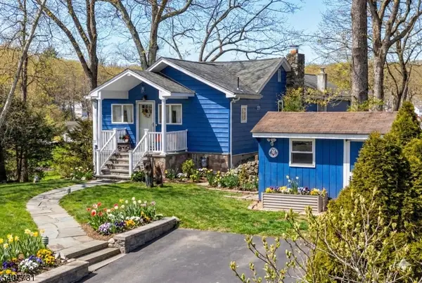 7 Birch Rd, Bloomingdale Boro, NJ 07403