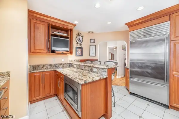 1094 Mcbride Ave, Woodland Park, NJ 07424