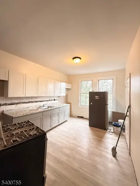 221 Bayview Ave, Jersey City, NJ 07305 - Image #2