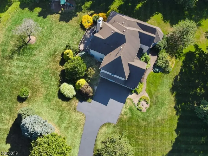 2 Sutton Ct, Hardyston, NJ 07419 - Image #2