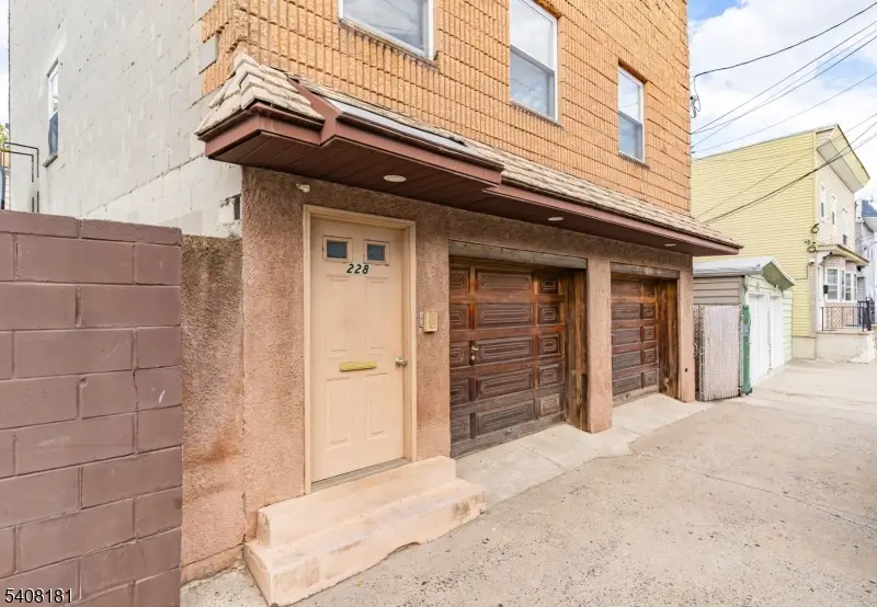 228 E Kinney St, Newark, NJ 07105 - Image #3