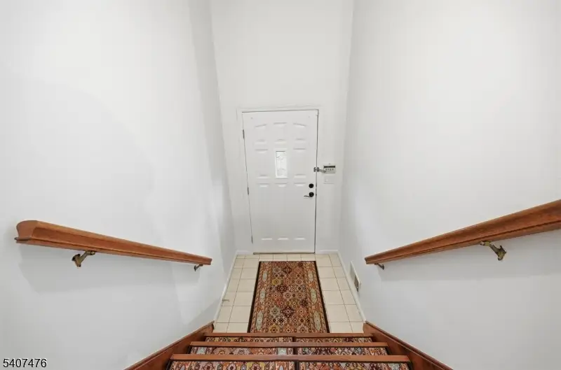 5 Mountain Ridge Rd, Bloomingdale, NJ 07403 - Image #3