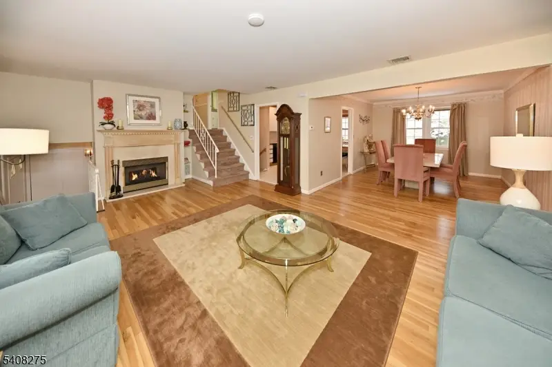 368 Elmwood Dr, Paramus, NJ 07652 - Image #2