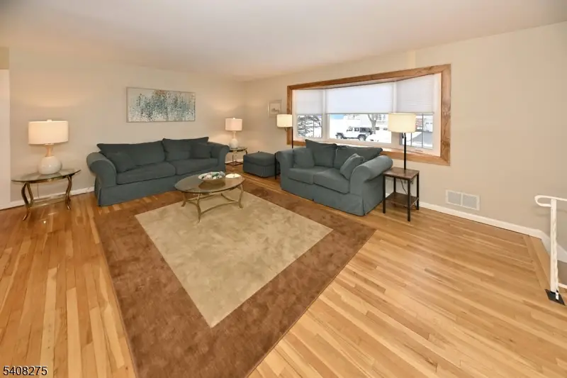 368 Elmwood Dr, Paramus, NJ 07652 - Image #3