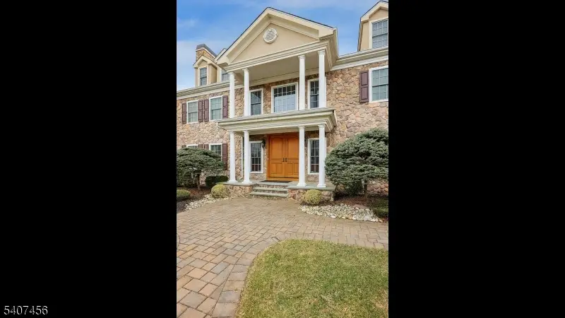 1 Hayduk Dr, Edison, NJ 08820 - Image #3
