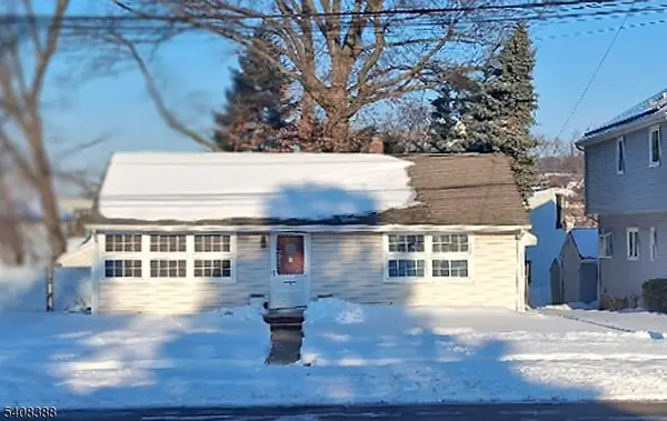 8 Potter Rd, Clifton City, NJ 07013