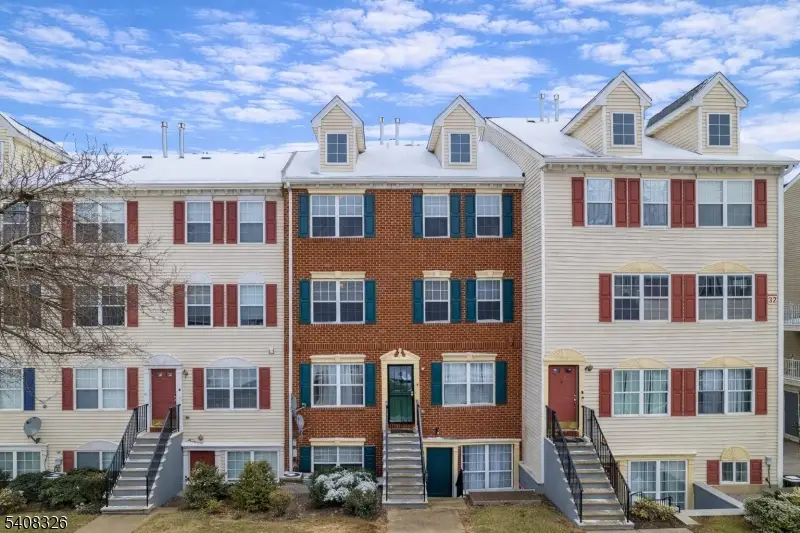 264 Matthews Dr, Newark, NJ 07103 - Image #1