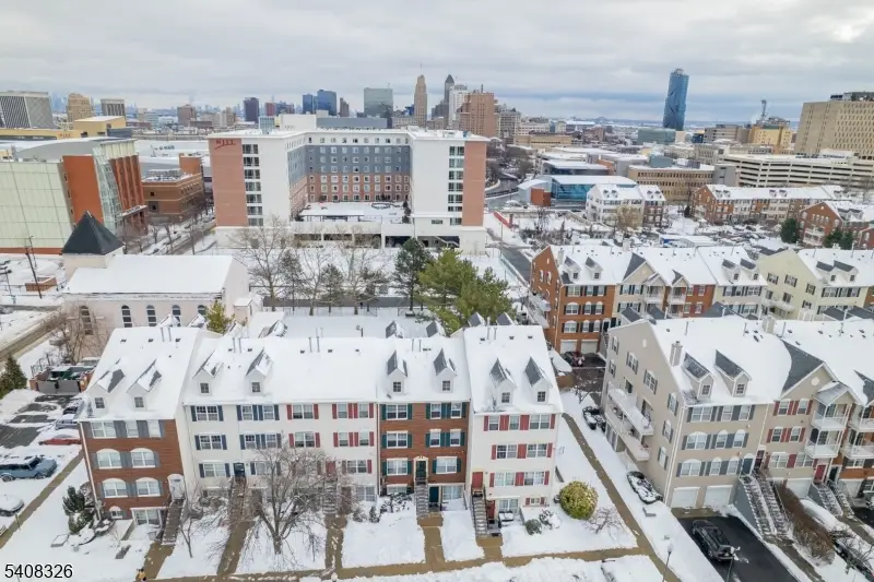 264 Matthews Dr, Newark, NJ 07103 - Image #3