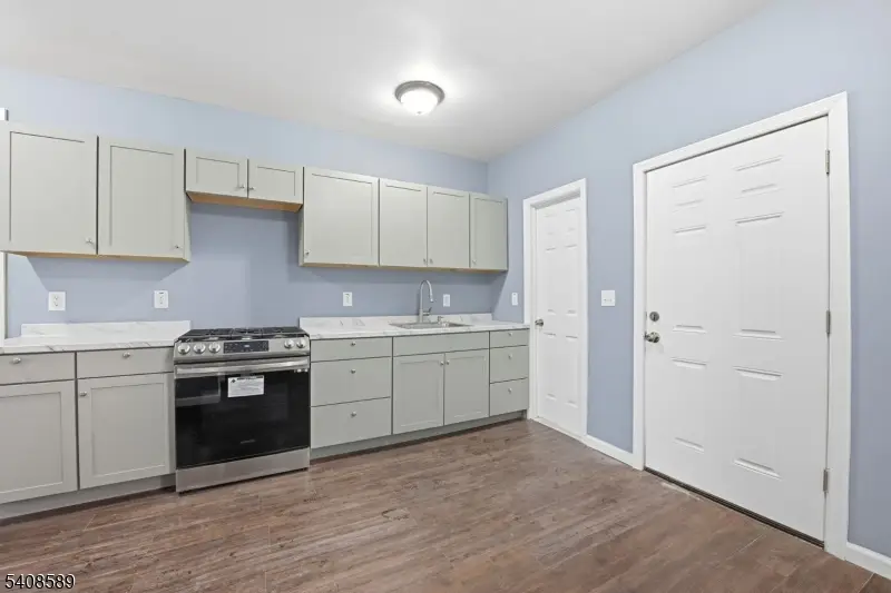 206 Clark Pl, Elizabethport, NJ 07206 - Image #3