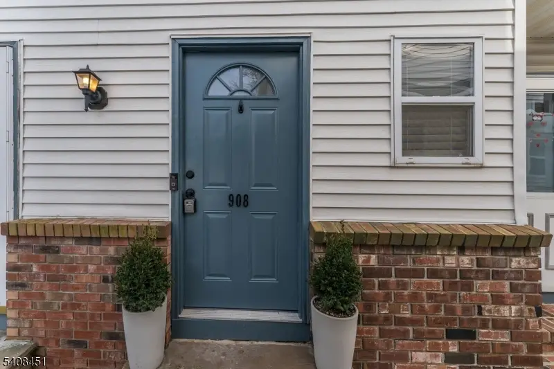 908 Reed Ct, Flemington, NJ 08822 - Image #1