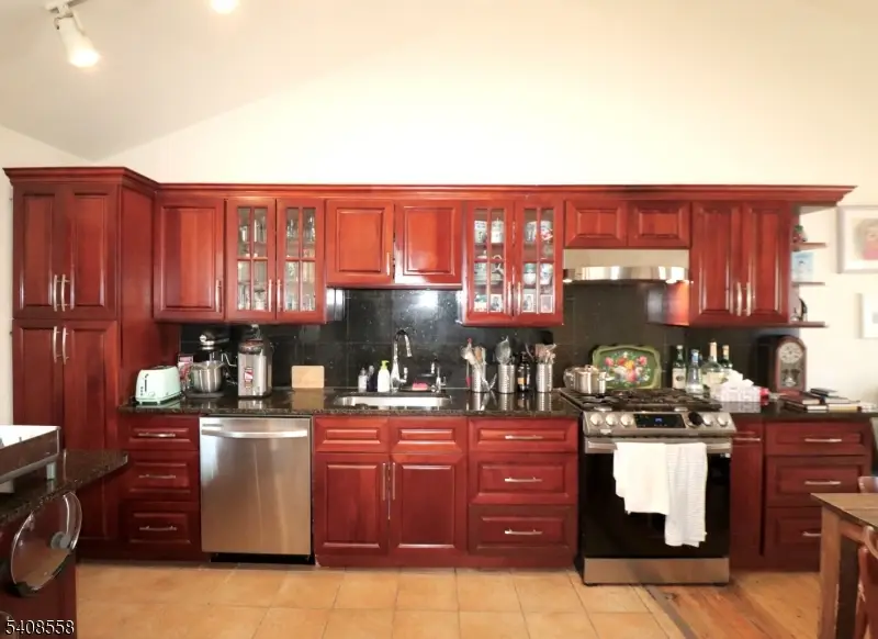 99 Philip Ave, Elmwood Park, NJ 07407 - Image #2